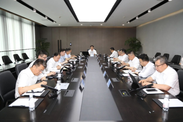 山東重工集團黨委理論學習中心組開展專題學習研討